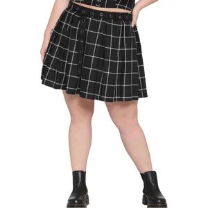 HOT TOPIC/ BLACK & WHITE PLAID SKIRT